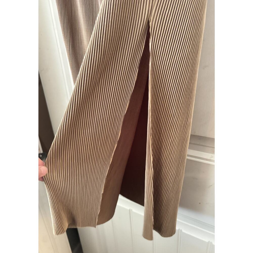 Easel Size Large Champagne Pleated Skirt With Side Slit - Picture 3 of 6